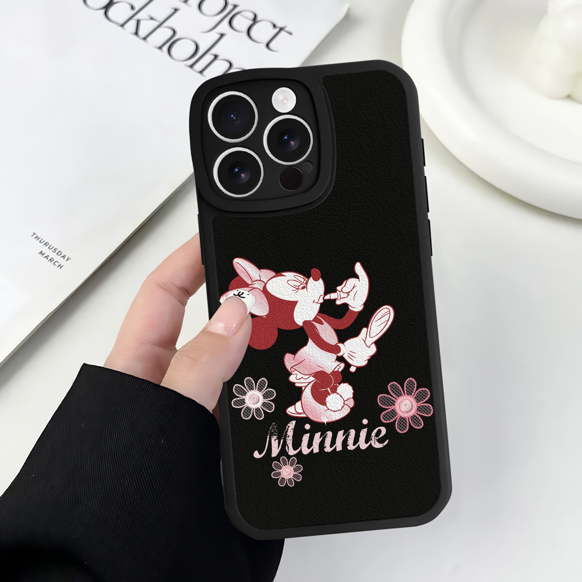 （画像用） ミッキーマウス Mickey Mouse 【iPhone 16シリーズ対応】シリコンスマホケース（レザー調） 材質：シリコン